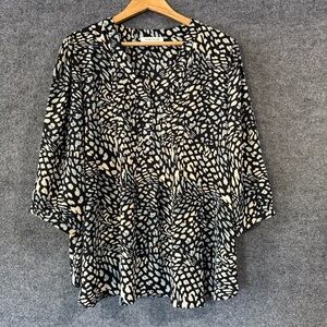 Rose + Olive Womens Cream Blue Animal Print Top Size 1X 3/4 Sleeve Pullover